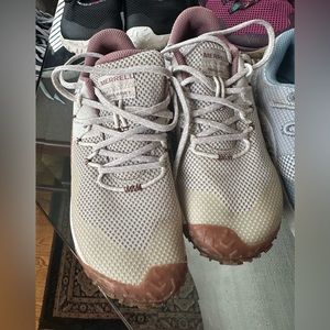 Women’s Merrell trail glove shoes size 6.5